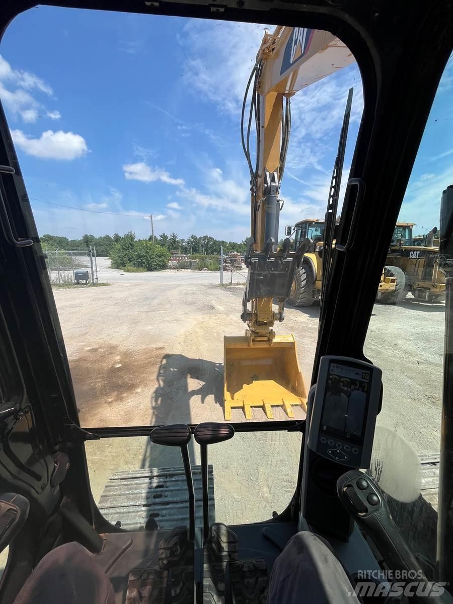 CAT 313FL Pásové rýpadlá