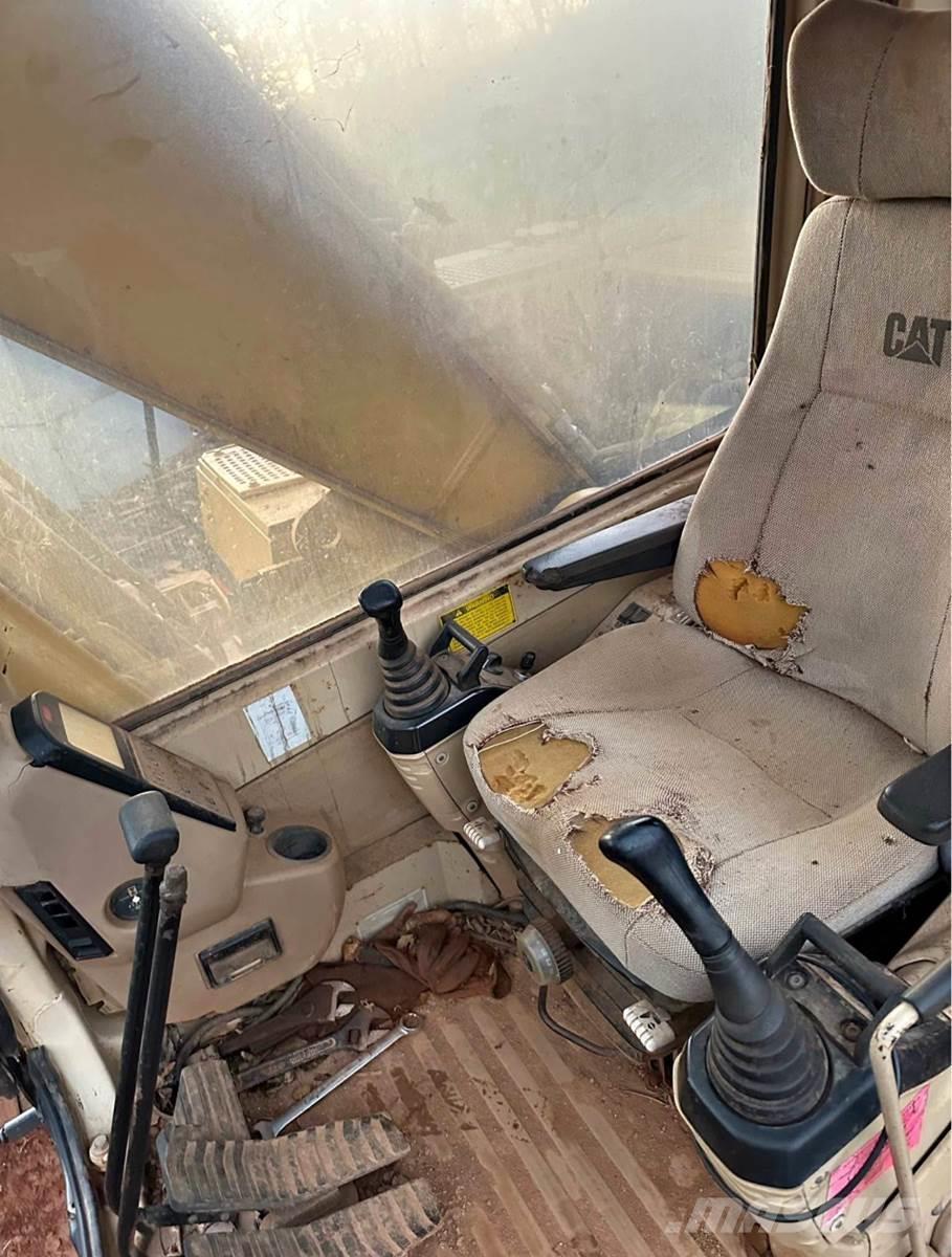 CAT 320BL Pásové rýpadlá