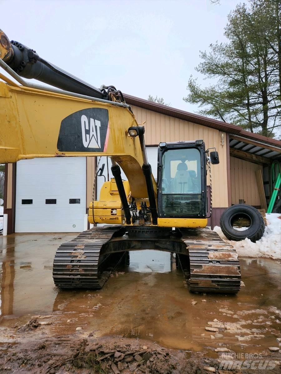 CAT 320DL Pásové rýpadlá