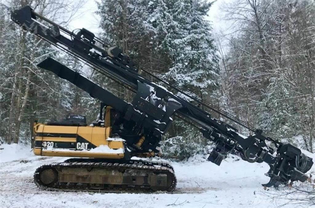 CAT 320L Odvetvovače