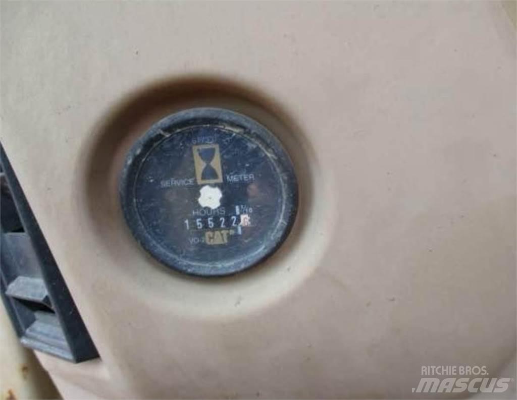 CAT 320L Pásové rýpadlá