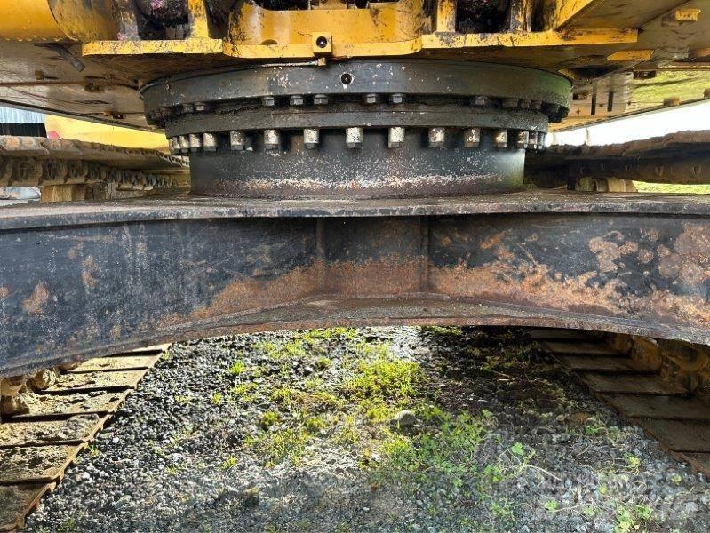 CAT 323FL Pásové rýpadlá