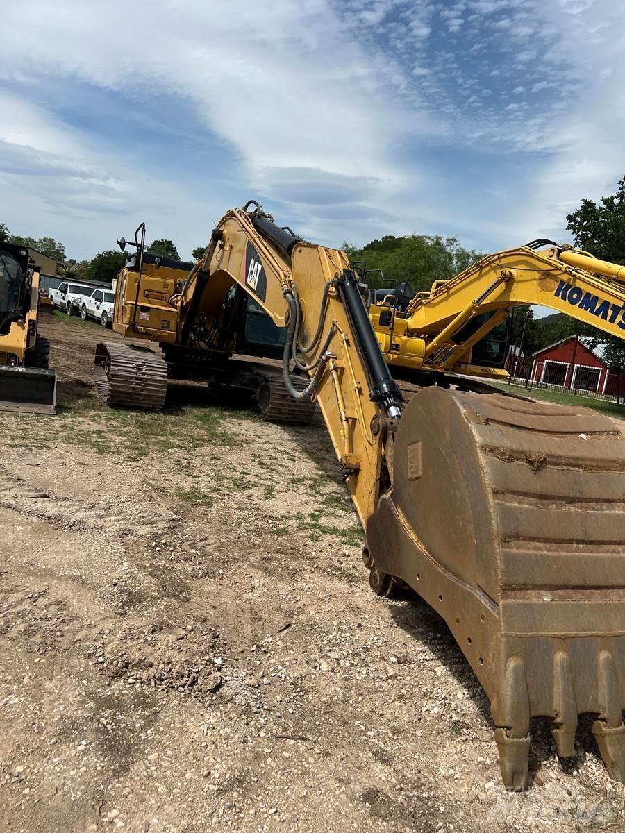 CAT 323FL Pásové rýpadlá