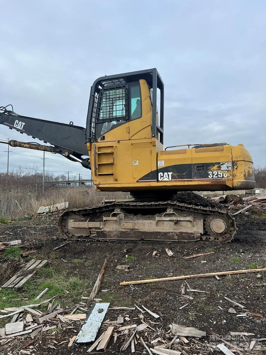 CAT 325C Lesné nakladače