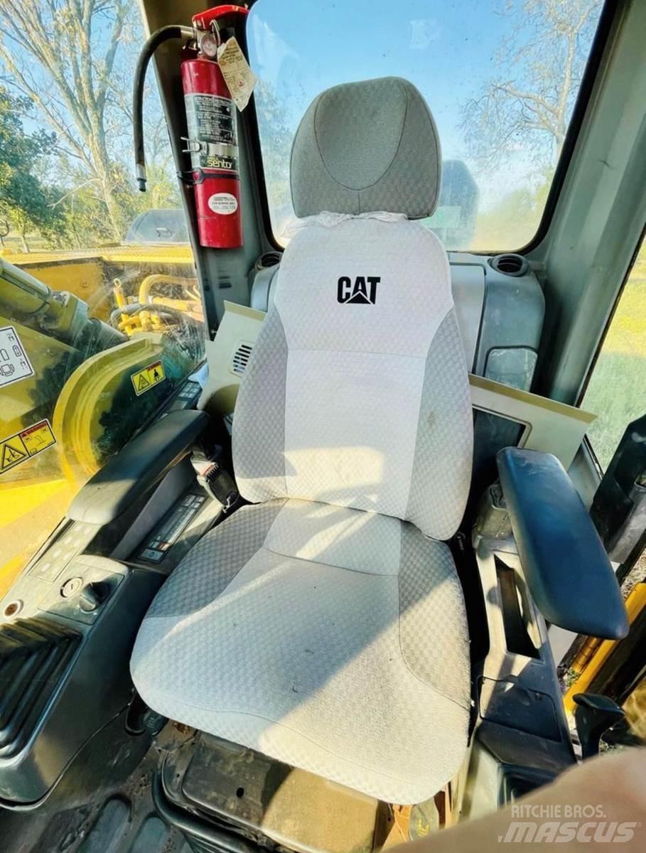 CAT 330DL Pásové rýpadlá