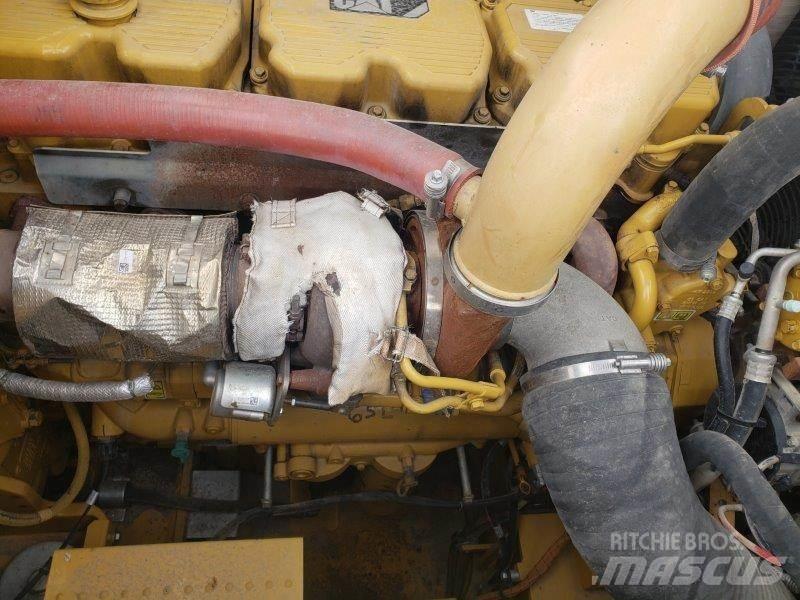 CAT 390FL Pásové rýpadlá