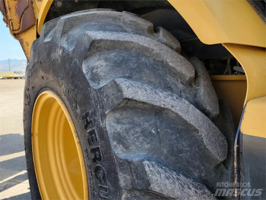 CAT 450F Pásové rýpadlá