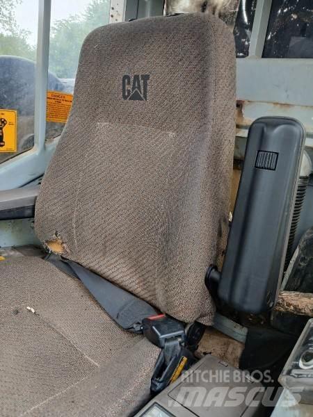 CAT 521 Stínacie harvestory