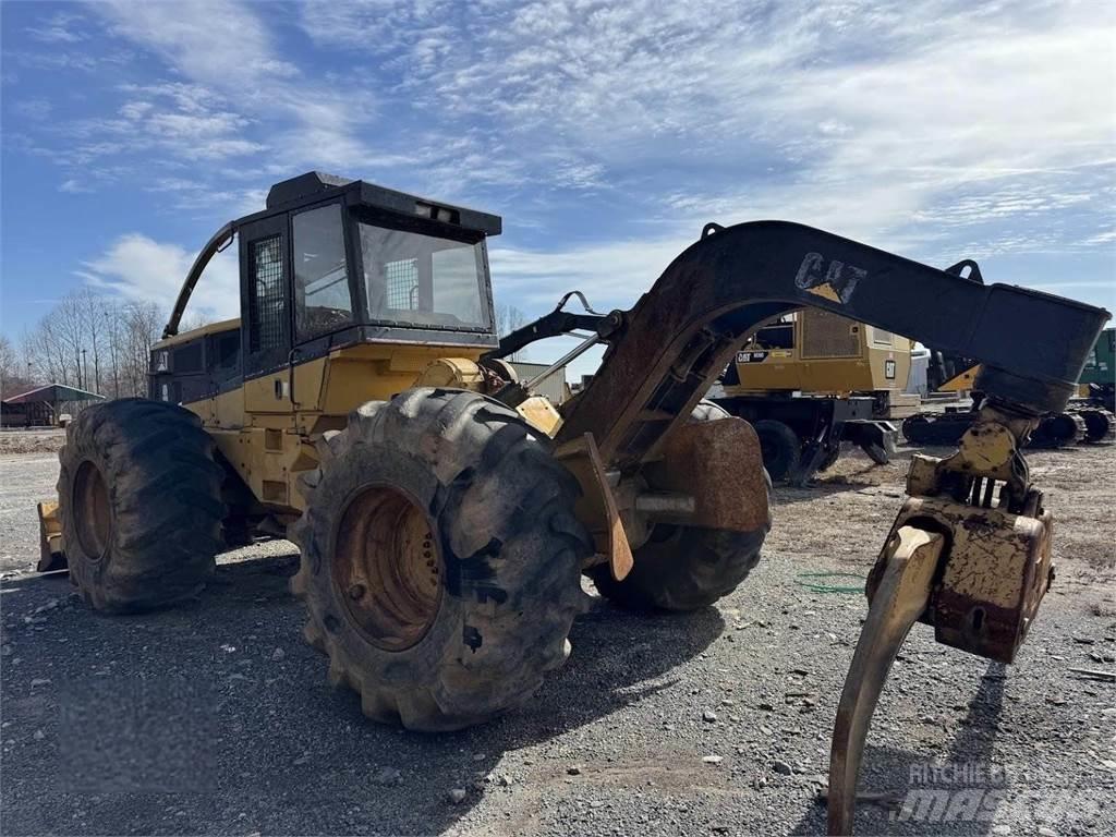 CAT 525B Skiddery