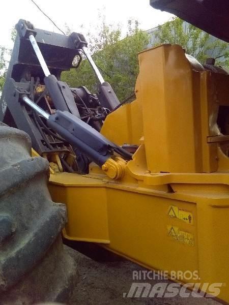 CAT 525C Skiddery