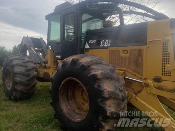 CAT 525C Skiddery
