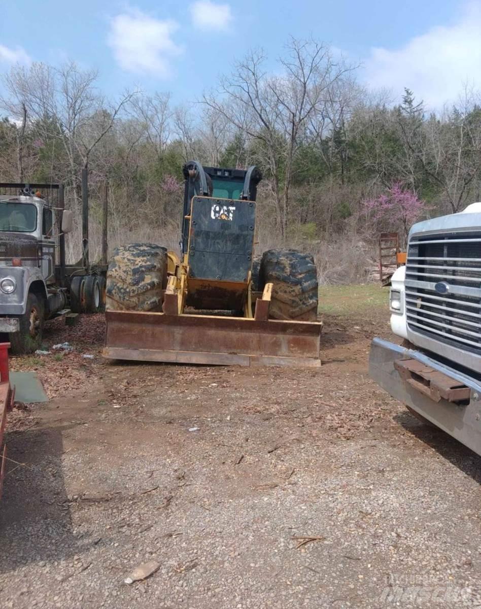CAT 525D Skiddery