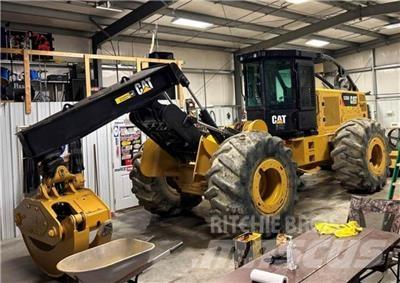 CAT 535D Skiddery