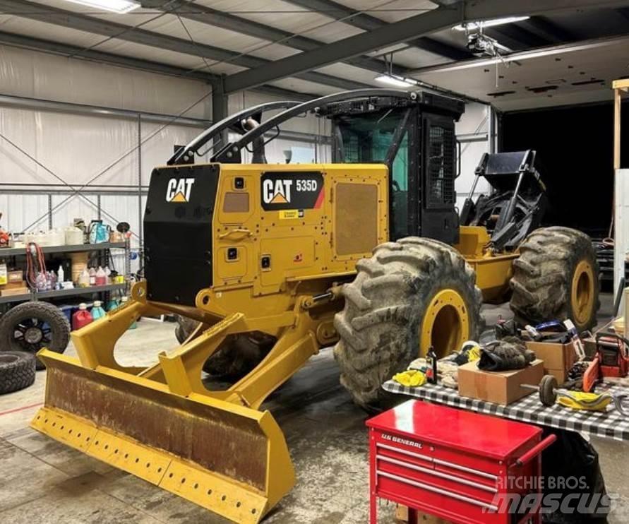 CAT 535D Skiddery
