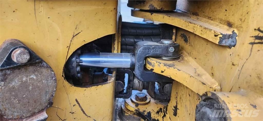 CAT 553C Stínacie harvestory