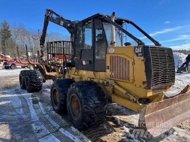 CAT 574 Lesné traktory