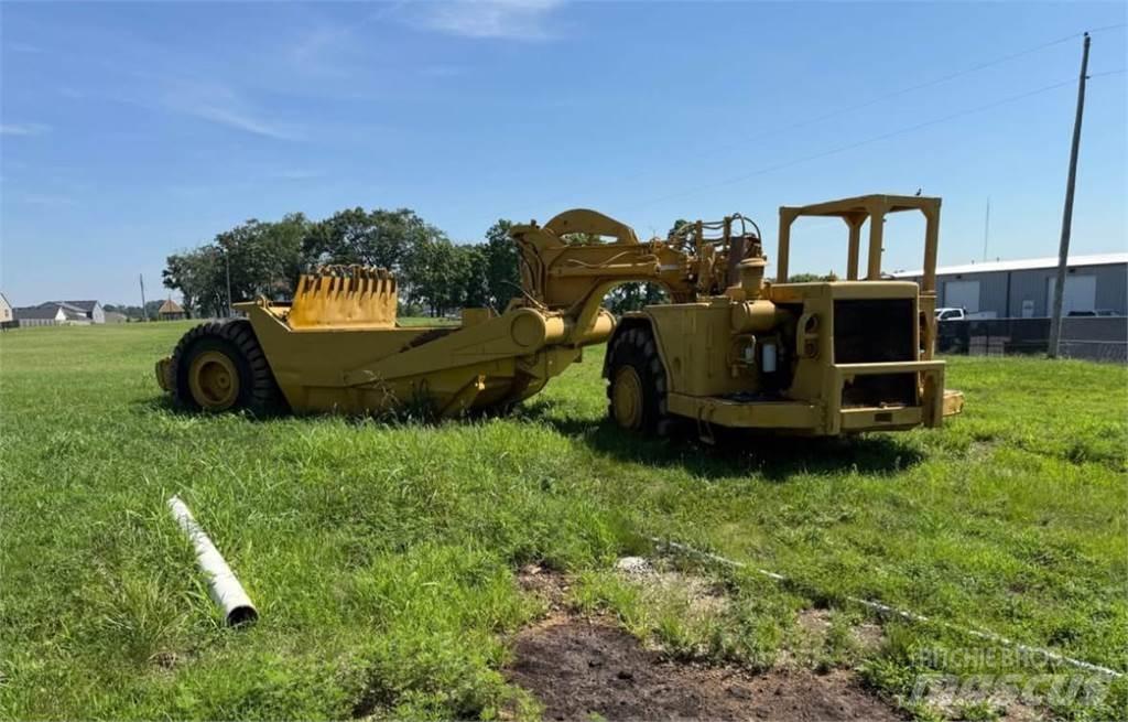 CAT 621B Skrejpre
