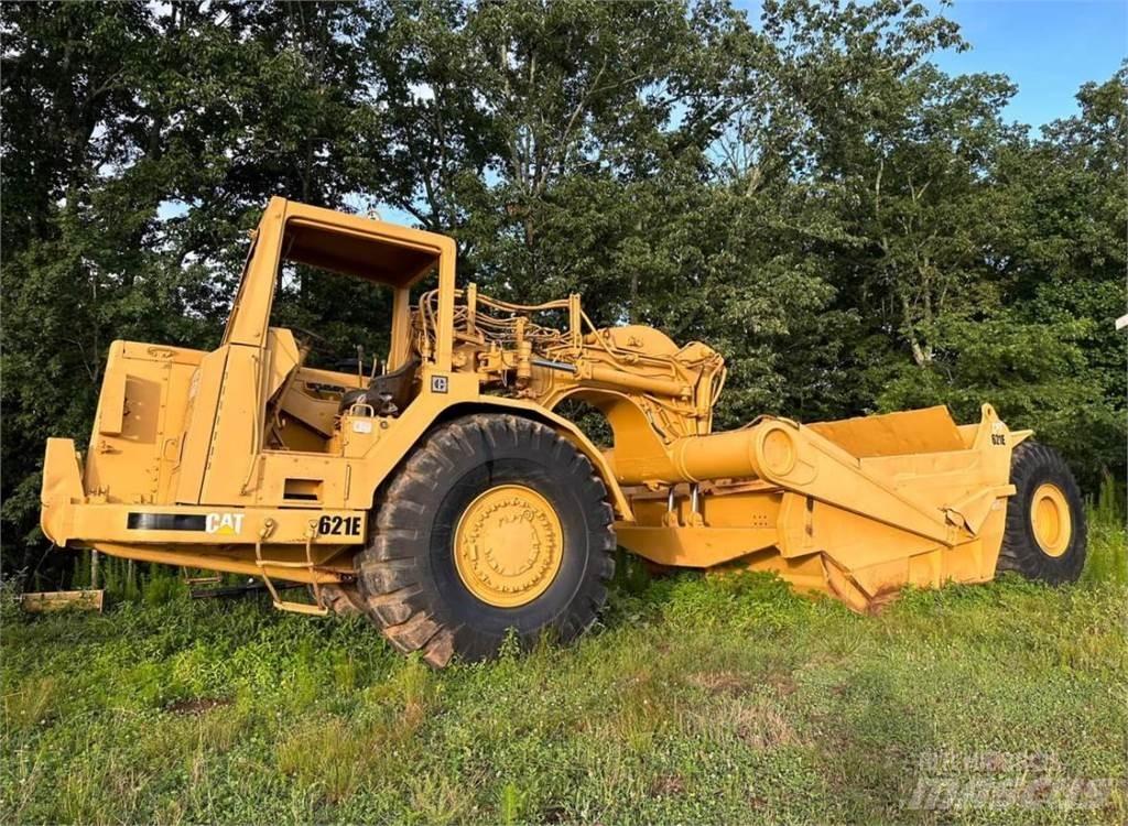 CAT 621E Skrejpre