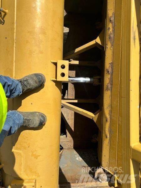 CAT 621G Skrejpre