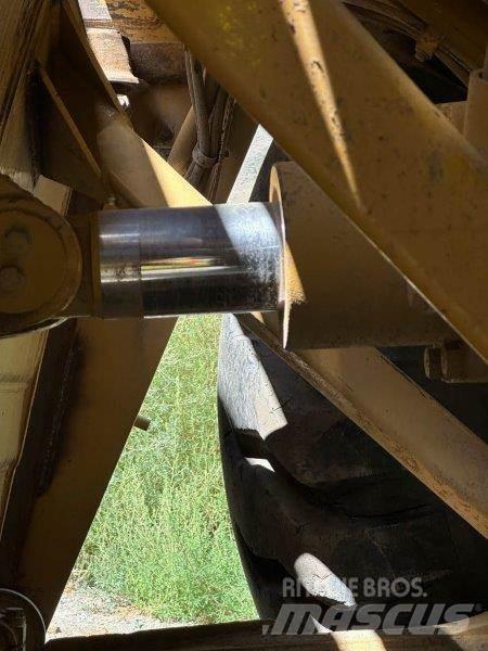 CAT 621G Skrejpre