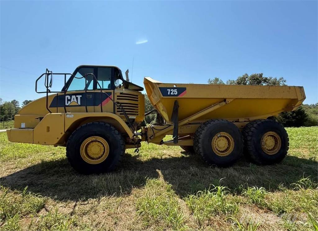 CAT 725 Kĺbové nákladné autá