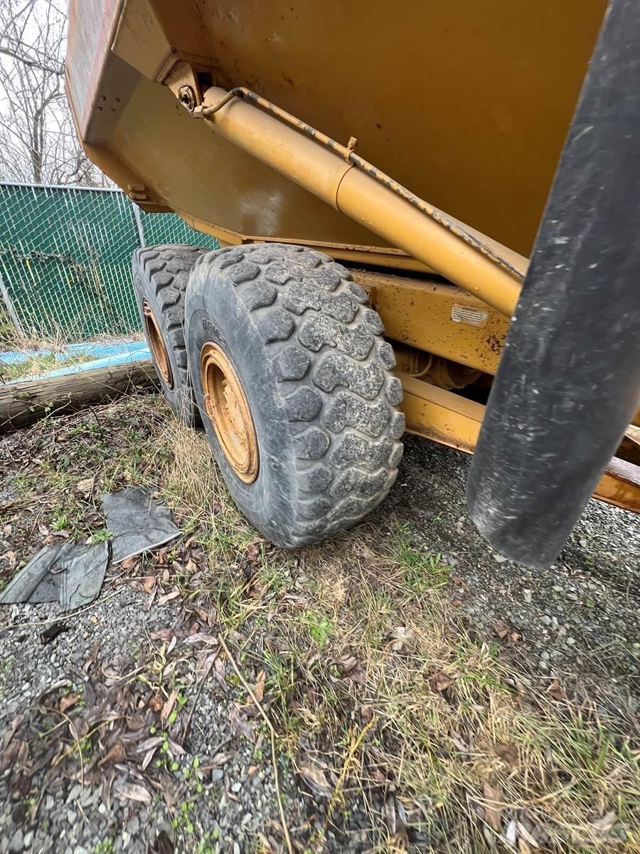 CAT 730 Kĺbové nákladné autá