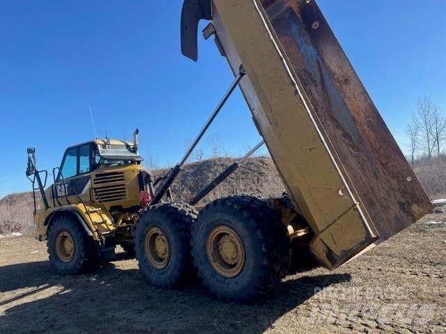 CAT 730 Kĺbové nákladné autá