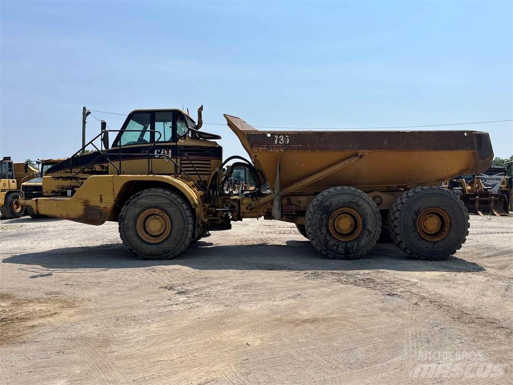 CAT 735 Kĺbové nákladné autá