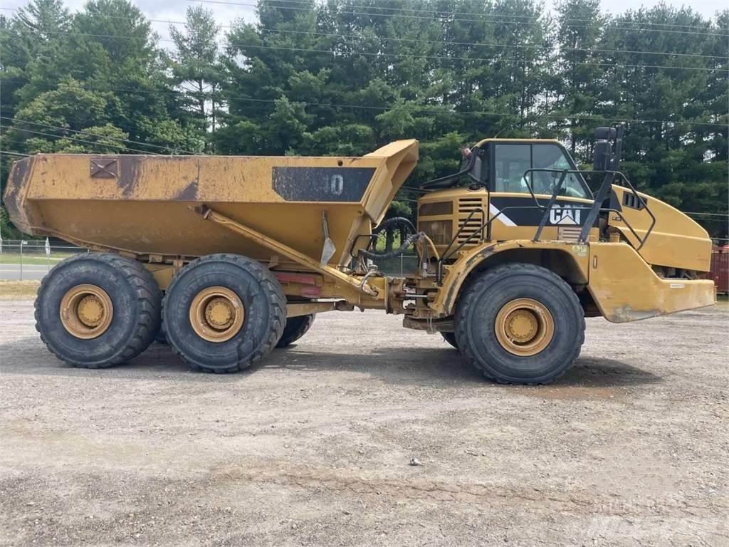 CAT 740 Kĺbové nákladné autá