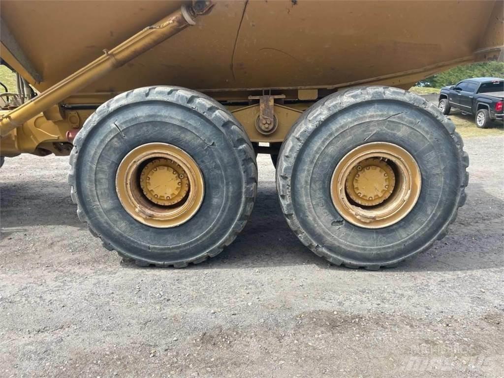 CAT 740 Kĺbové nákladné autá