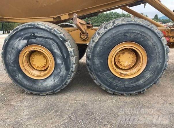 CAT 740 Kĺbové nákladné autá