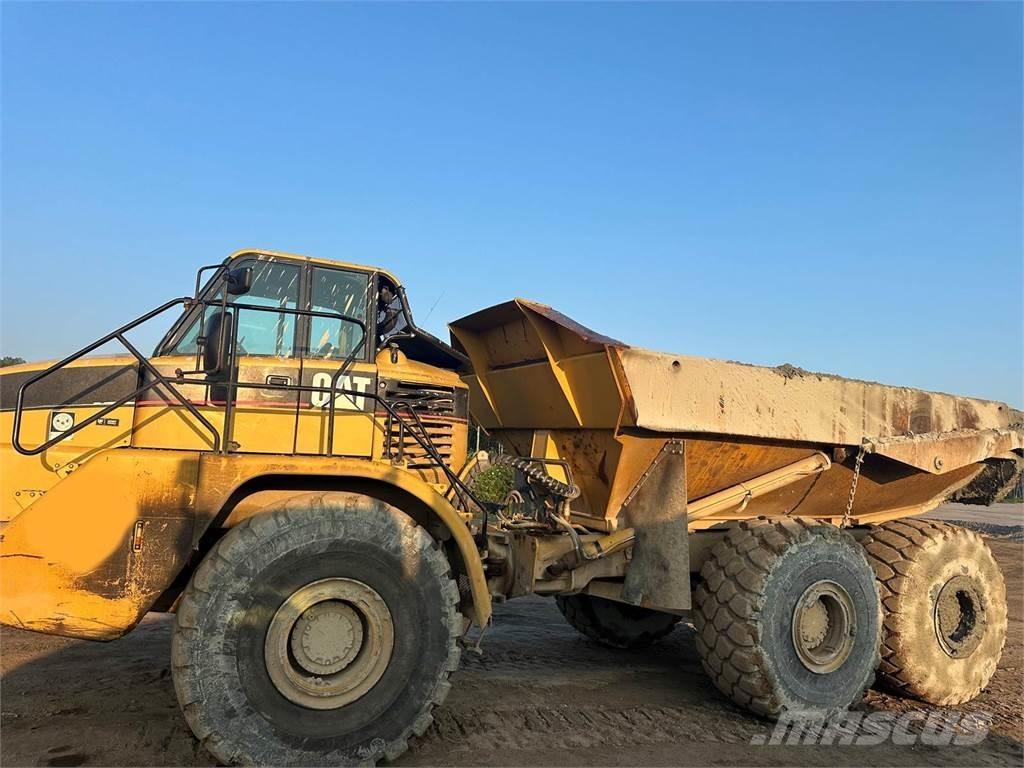 CAT 740 Kĺbové nákladné autá