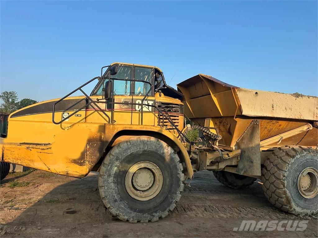 CAT 740 Kĺbové nákladné autá