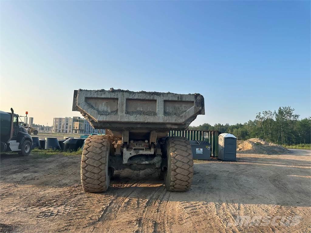 CAT 740 Kĺbové nákladné autá