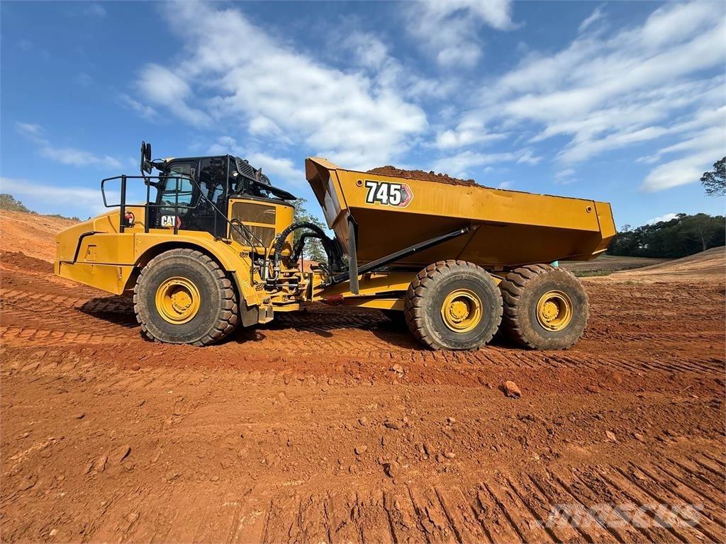 CAT 745 Kĺbové nákladné autá