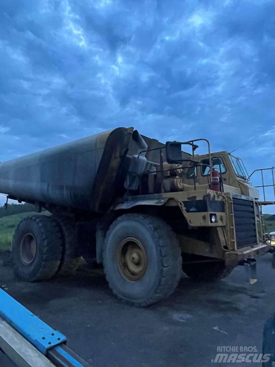 CAT 773B Cisternové nákladné vozidlá