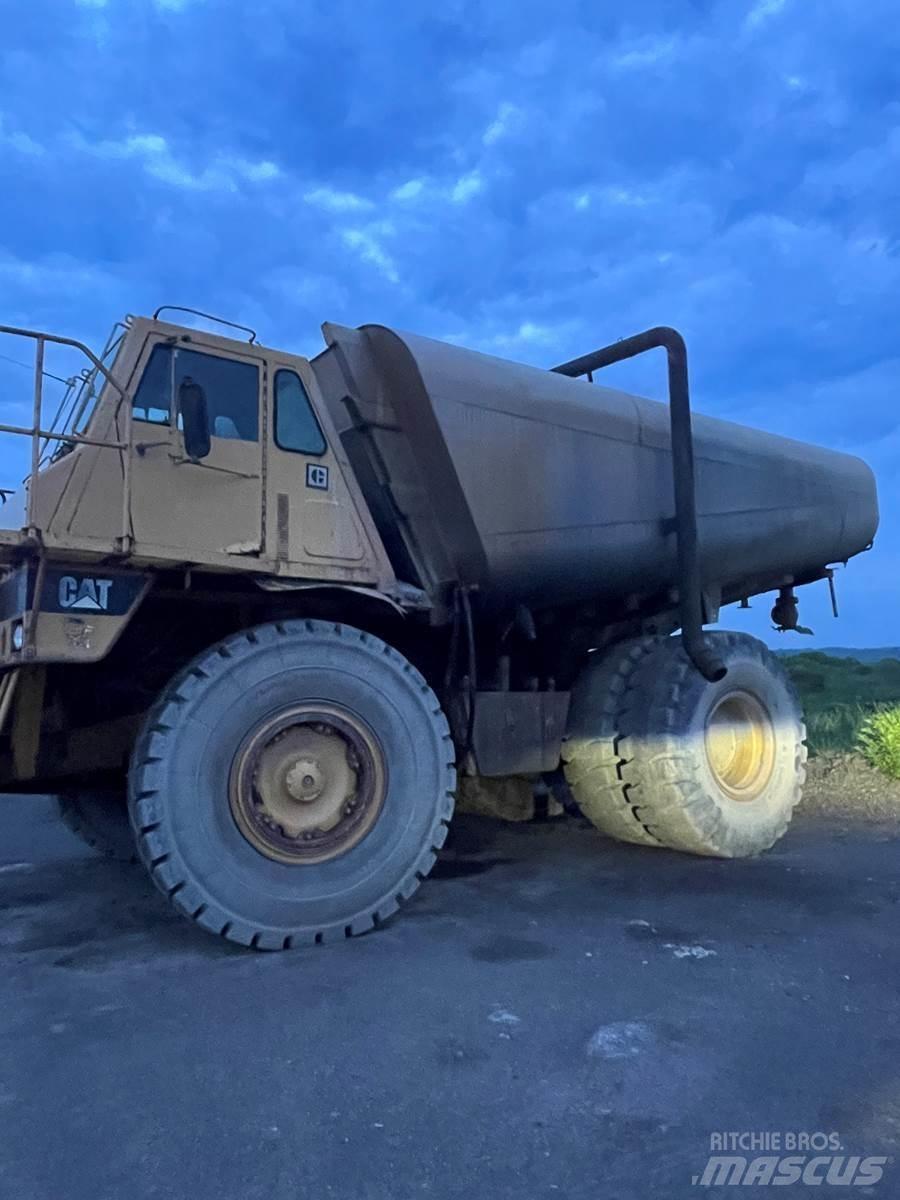 CAT 773B Cisternové nákladné vozidlá