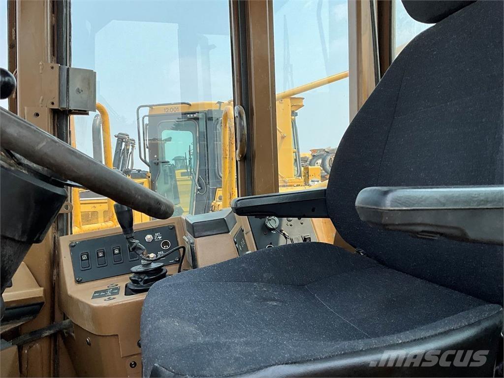 CAT 815F Pôdne kompaktory