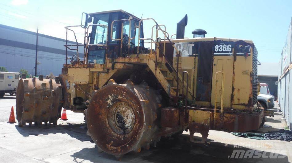 CAT 836G Skládkové kompaktory