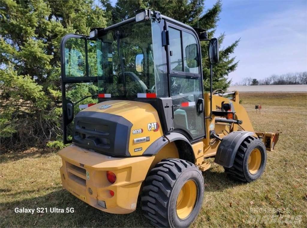 CAT 903D Kolesové nakladače