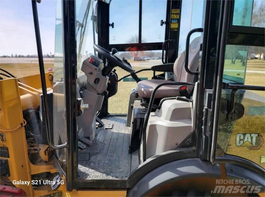 CAT 903D Kolesové nakladače