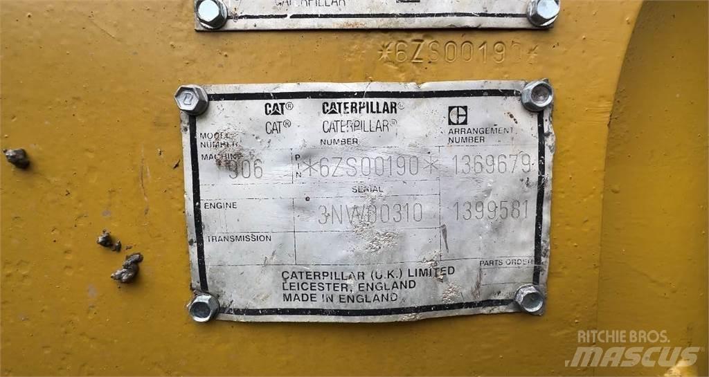 CAT 906 Kolesové nakladače