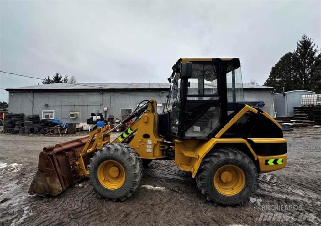 CAT 906 Kolesové nakladače