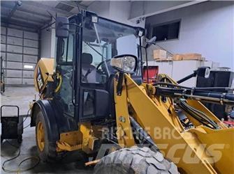 CAT 906H Kolesové nakladače