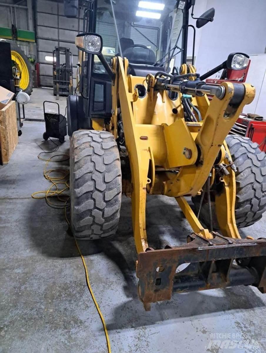 CAT 906H Kolesové nakladače