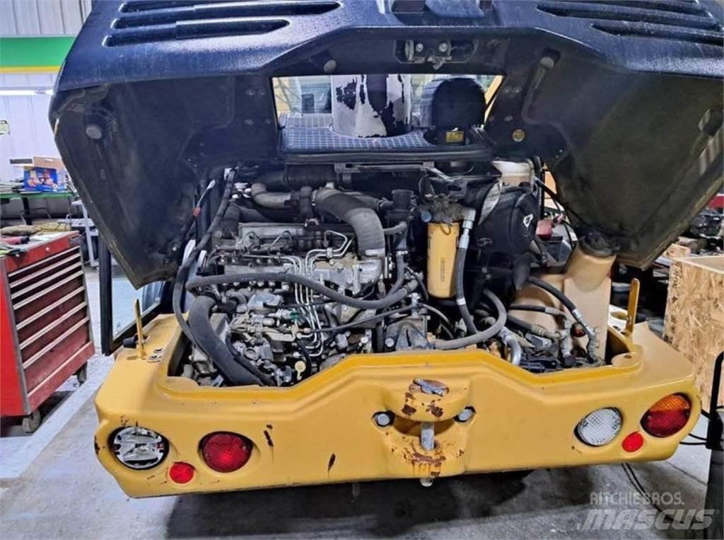 CAT 906H Kolesové nakladače
