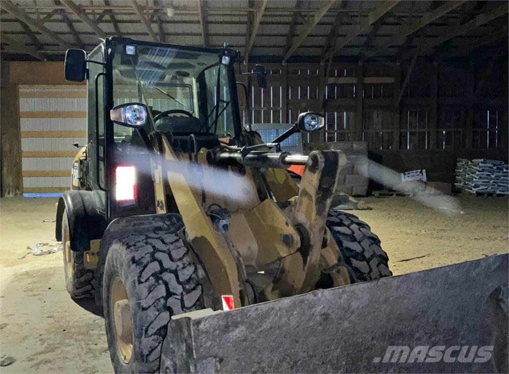 CAT 906H Kolesové nakladače