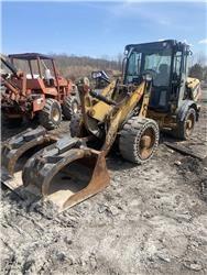 CAT 906H2 Kolesové nakladače