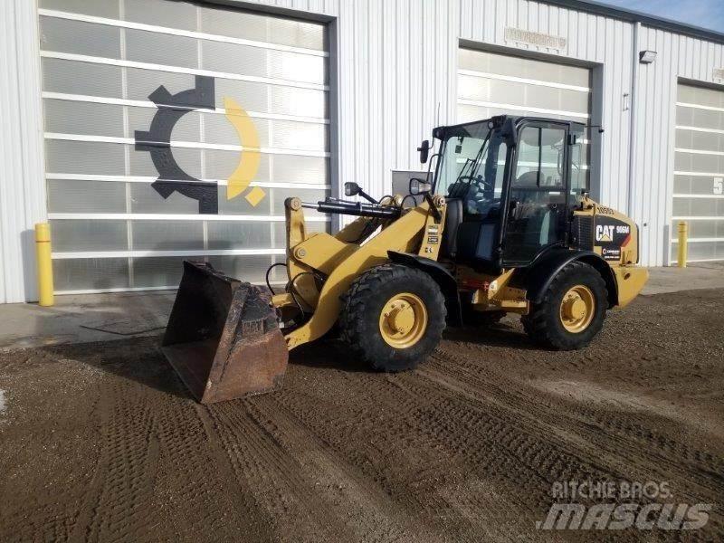 CAT 906M Kolesové nakladače