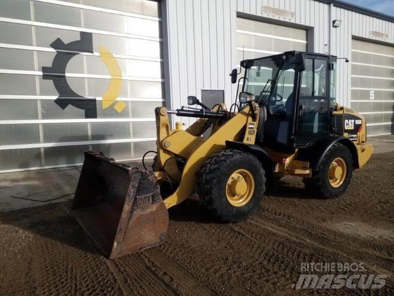 CAT 906M Kolesové nakladače